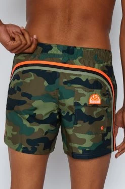Sundek COSTUME DA BAGNO CORTO VITA ELASTICATA CON STAMPA CAMOU -Moda Sconto MAN BDVOLLEY14RA CAMOUSWIMTRUNKS DEEPFOREST11 M504BDP0153 79853 3