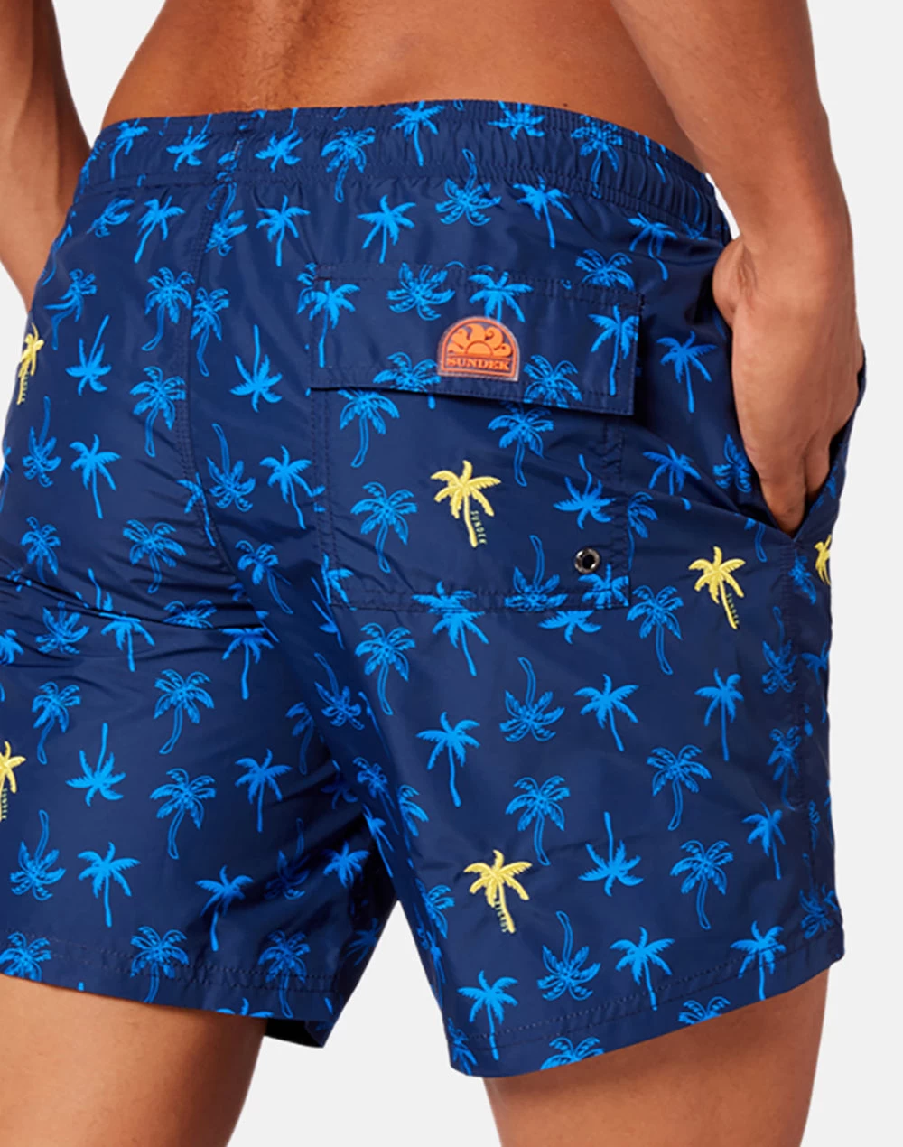 Sundek COSTUME DA BAGNO MEDIO A VITA ELASTICATA STAMPA MINI PALM 5 Sundek COSTUME DA BAGNO MEDIO A VITA ELASTICATA STAMPA MINI PALM - immagine 3