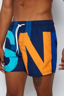 Sundek COSTUME DA BAGNO STAMPA MACRO LOGO 10 Sundek COSTUME DA BAGNO STAMPA MACRO LOGO -Moda Sconto MAN BOARDSHORT PRINTEDBOARDSHORT NAVY M723BDRT41M 0071M 3